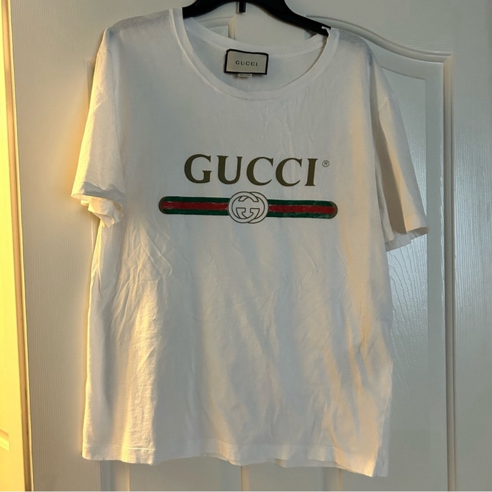 Gucci distressed processing logo print tshirt..size L..100% AUTHENTIC!!!